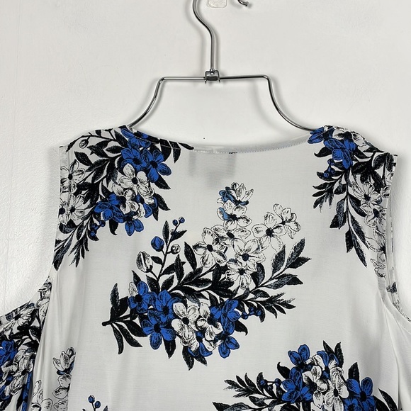 Lumiere Francesca's open shoulder floral long sleeve wrap blouse Size Large - Picture 7 of 8